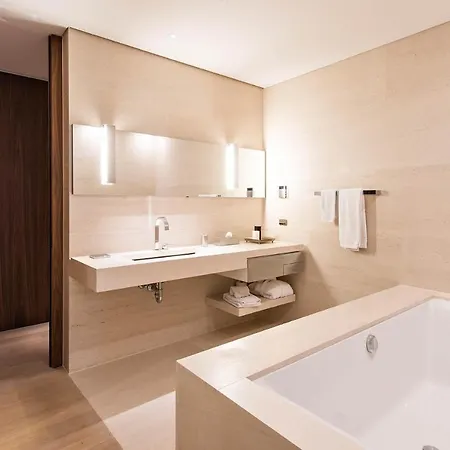 Central With Picturesque Mountain & Lake Views * סנט מוריץ